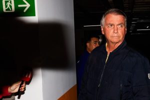 Moraes decreta prisão domiciliar de Jair Bolsonaro; PF faz buscas na casa do ex-presidente!