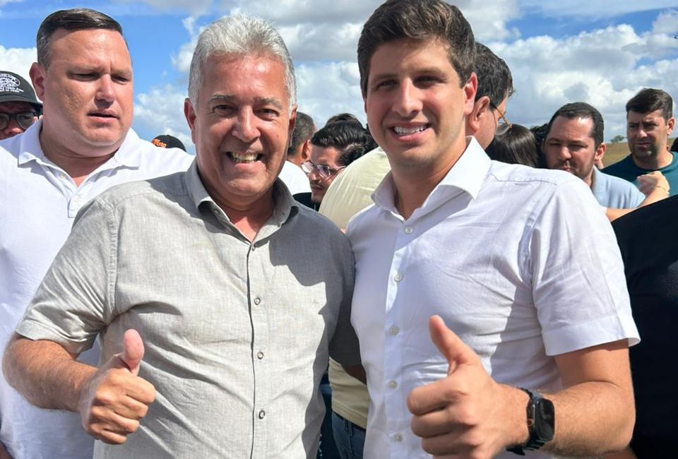 Ricardo Alves marca presença em confraternização política e reacende expectativas em Saloá!