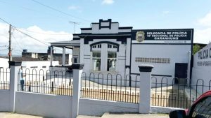 Briga entre pai e filho termina com condução à delegacia após ameaças e resistência policial em Saloá!